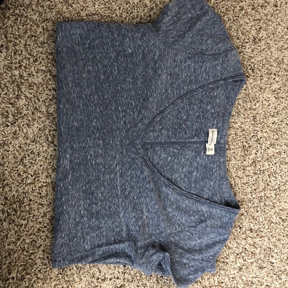 gray short sleeve tee